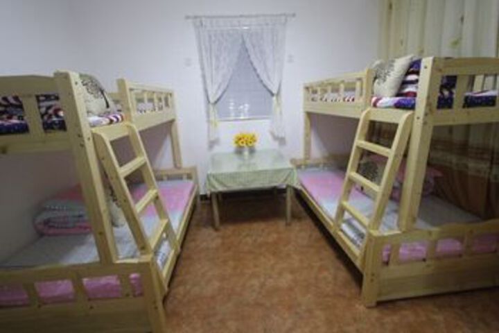 Room 8 of 16