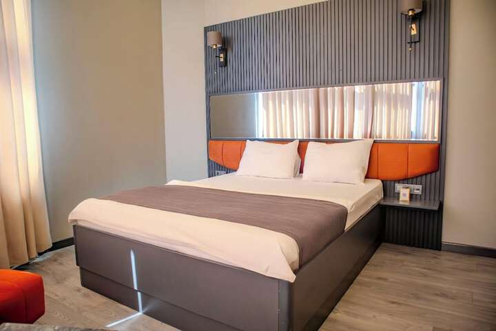 Room 2 of 6