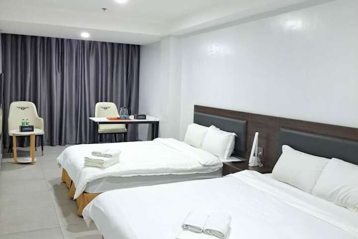 Room 12 of 32