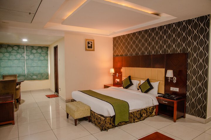 Room 15 of 83