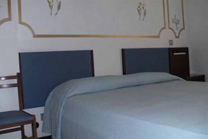 Room 12 of 29