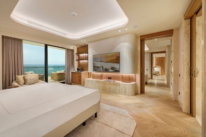 Room 18 of 108