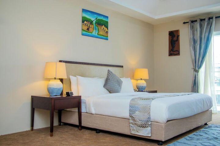 Room 4 of 25