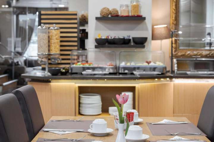 Breakfast/Coffee Service 66 of 122