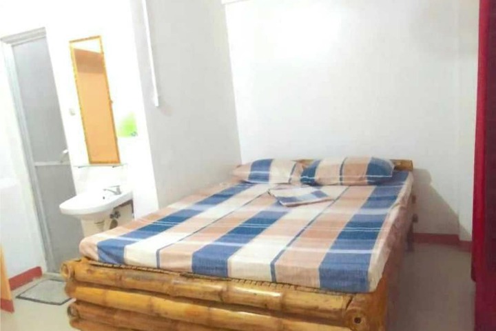 Room 6 of 16
