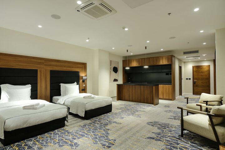 Room 32 of 103