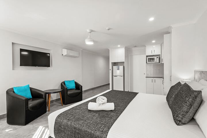 Room 4 of 117