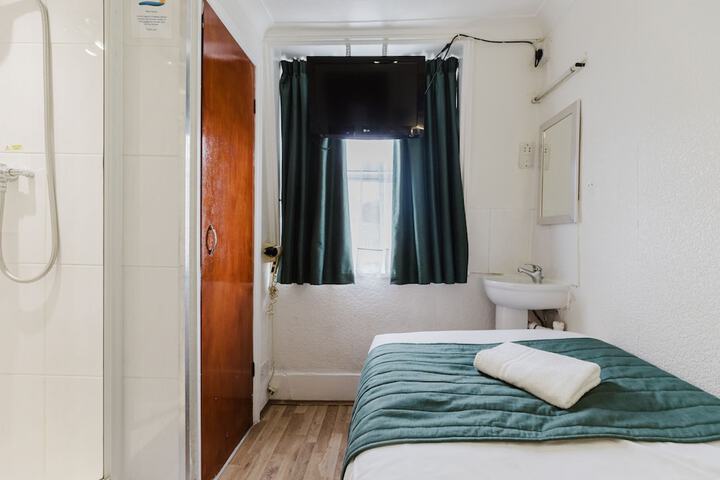 Room 48 of 107