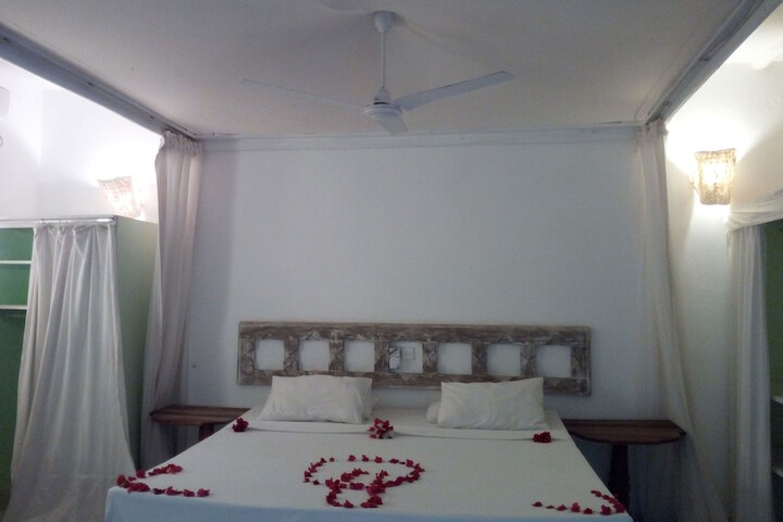 Room 3 of 44
