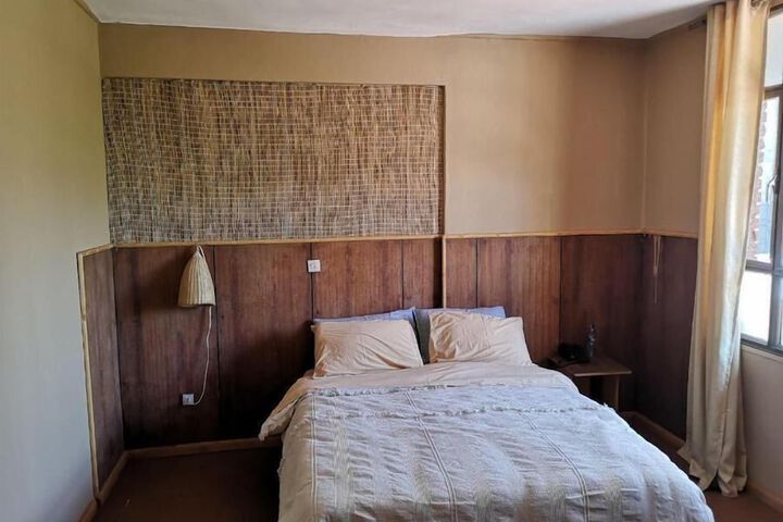 Room 4 of 16