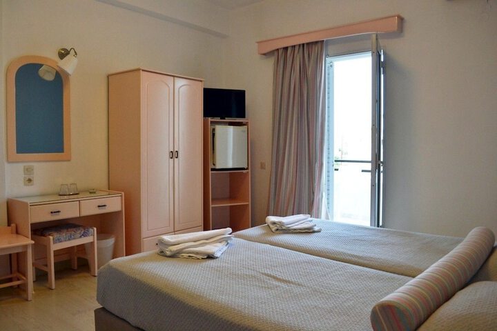 Room 10 of 32
