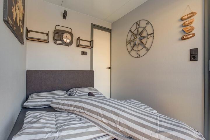 Room 6 of 40