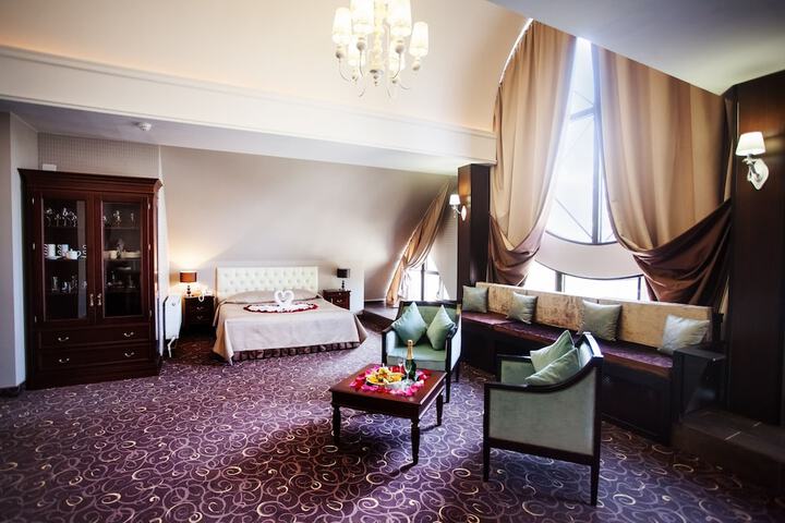 Room 9 of 48