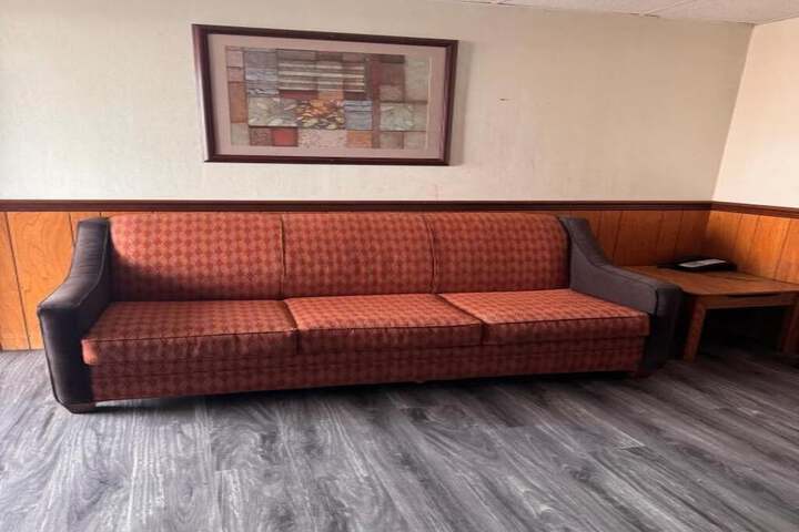 Room 4 of 6