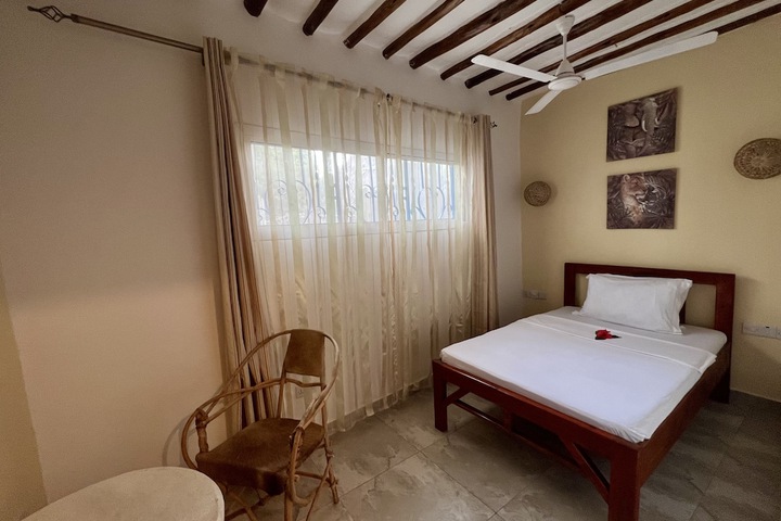 Room 13 of 40