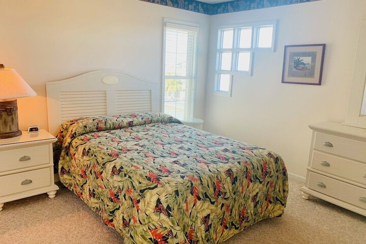 Room 8 of 33