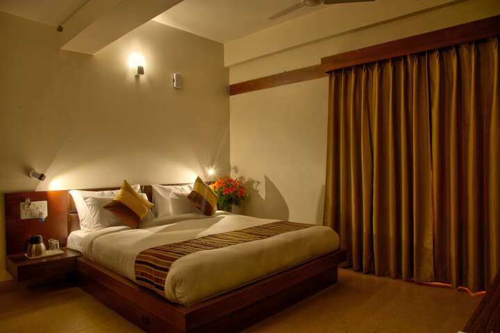 Room 7 of 13