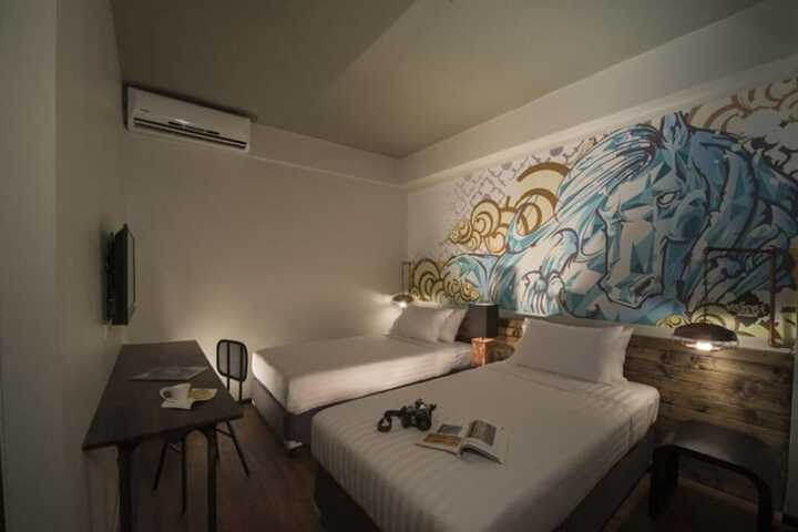 Room 10 of 38