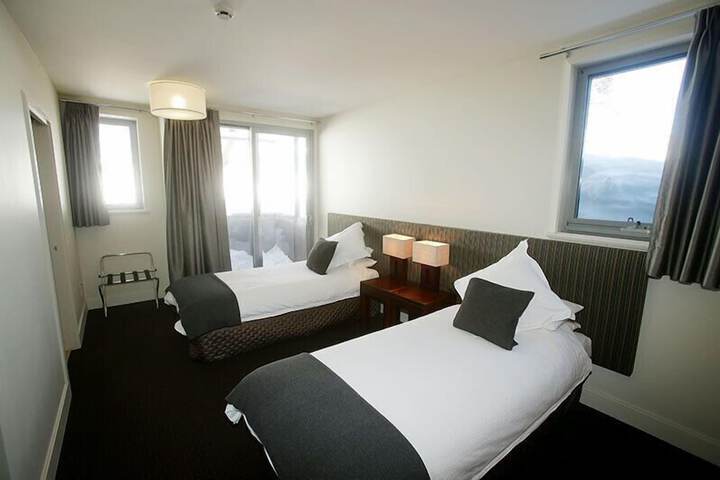 Room 4 of 13
