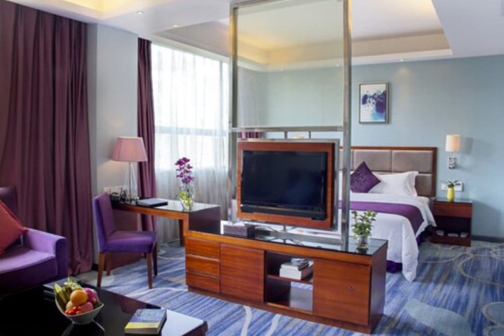 Room 10 of 19