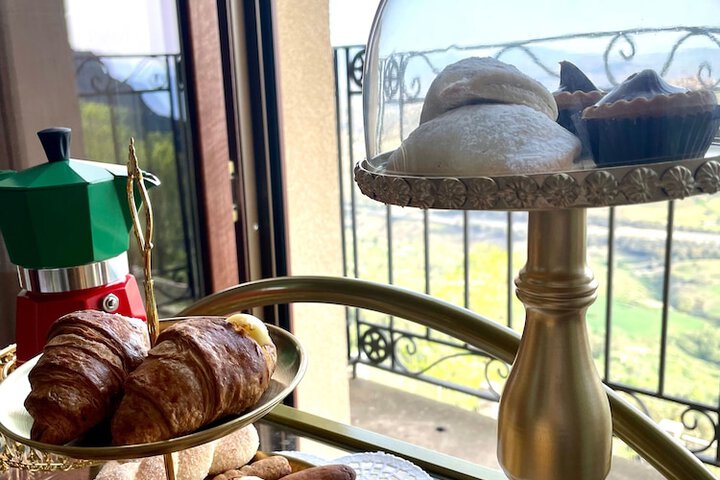 Breakfast/Coffee Service 93 of 98