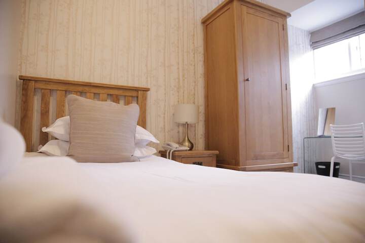 Room 20 of 136