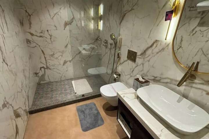 Room 15 of 22