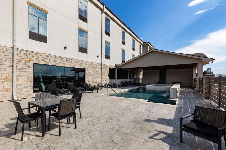 Hotel with Pool