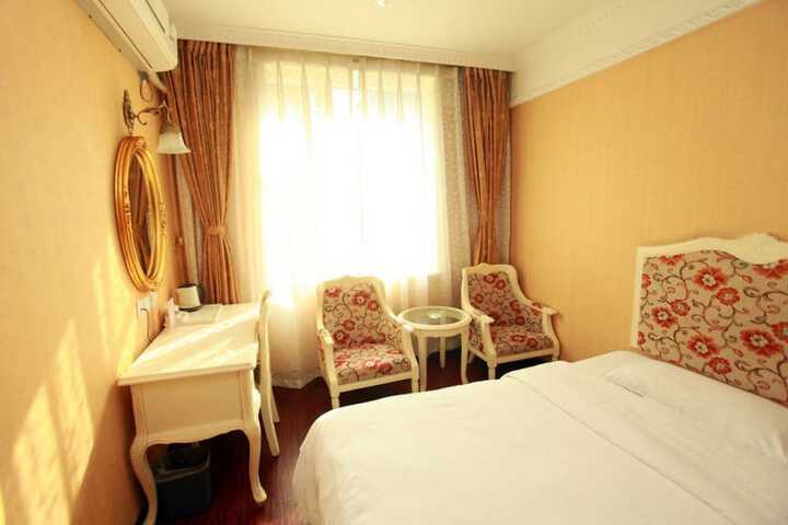 Room 3 of 18