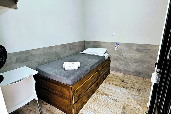 Room 8 of 34