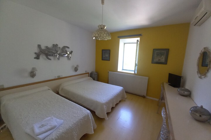 Room 6 of 43