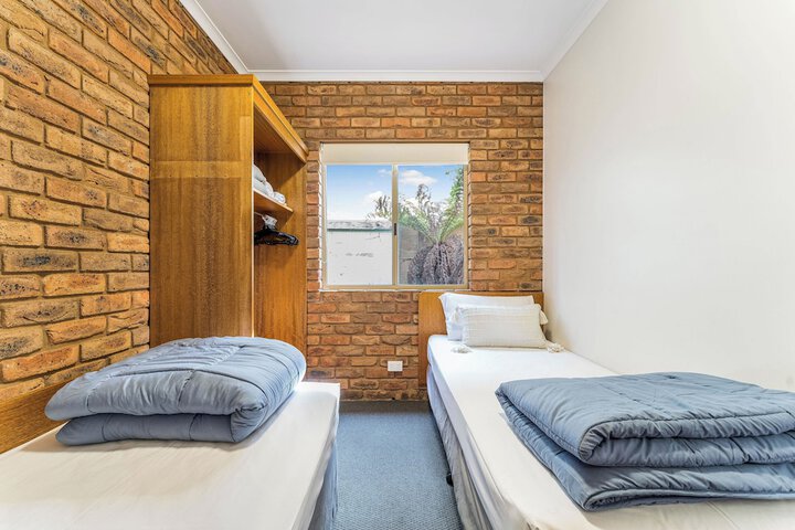 Room 6 of 94