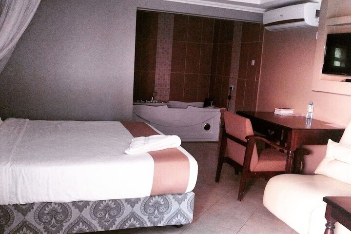 Room 3 of 60