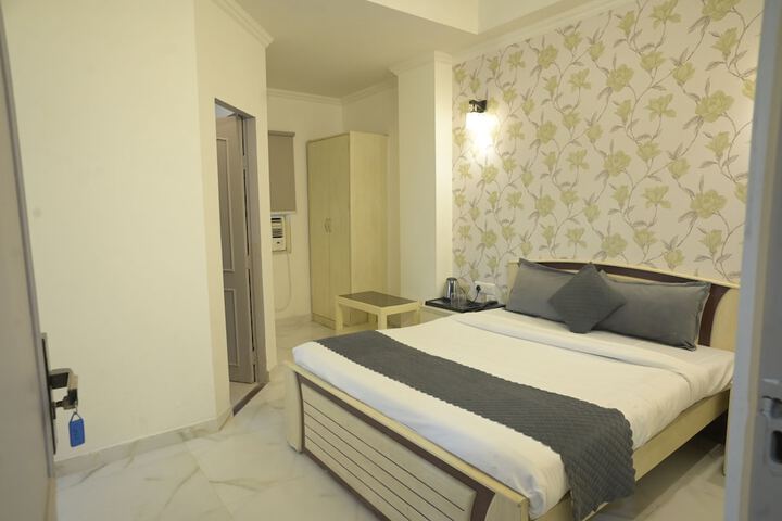 Room 8 of 19