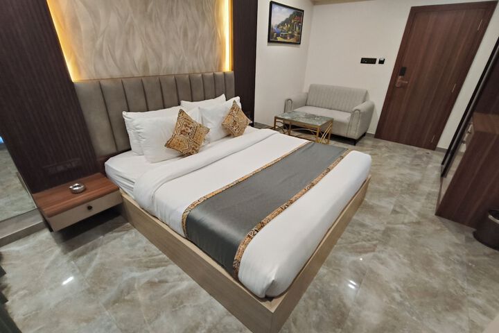 Room 15 of 34