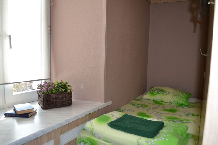 Room 8 of 33