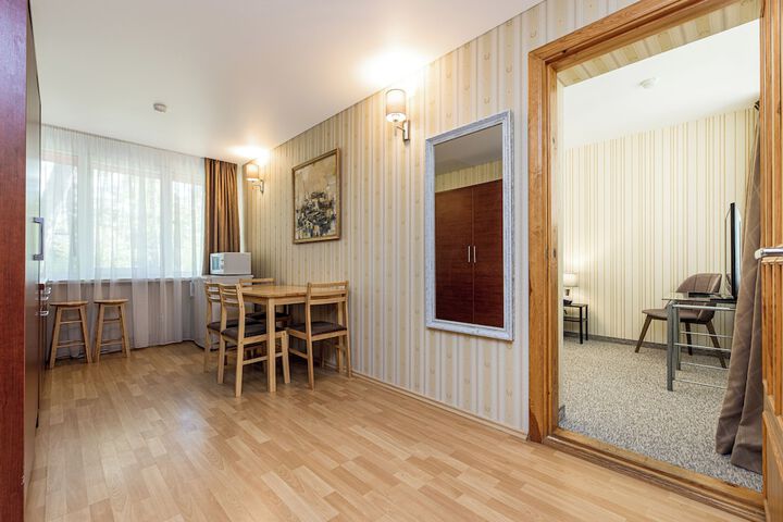 Room 164 of 214