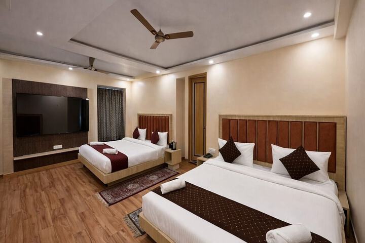 Room 4 of 12