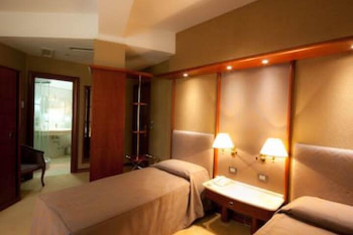 Room 7 of 27