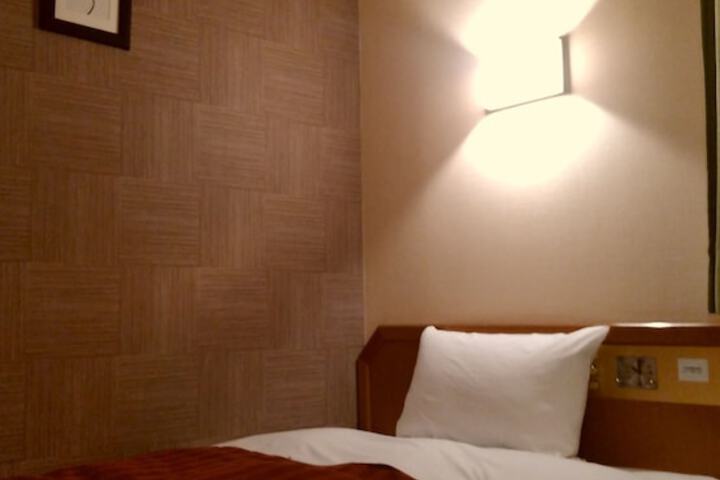 Room 12 of 84