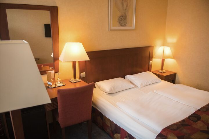 Room 25 of 69