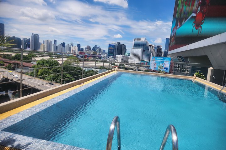 Pool 103 of 195