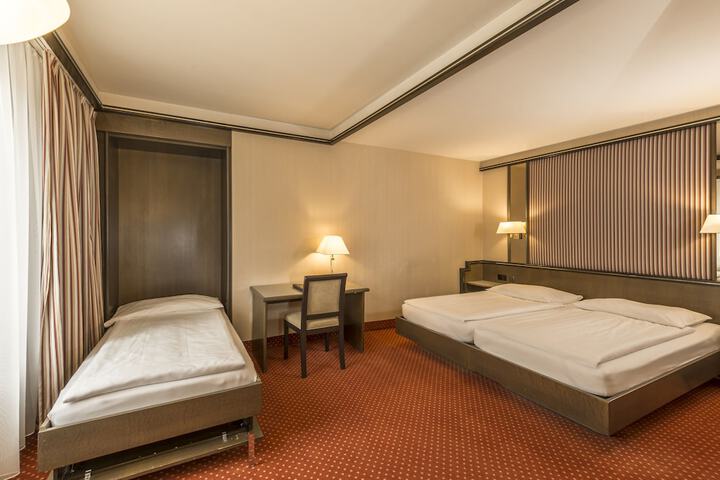 Room 80 of 146