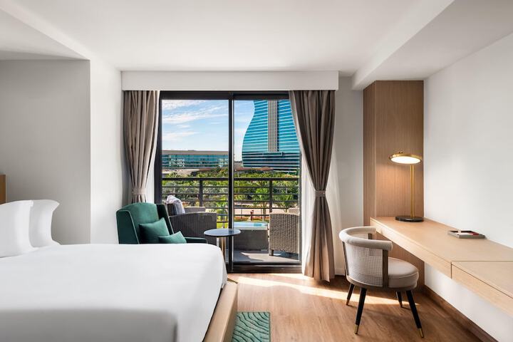 Room 30 of 77