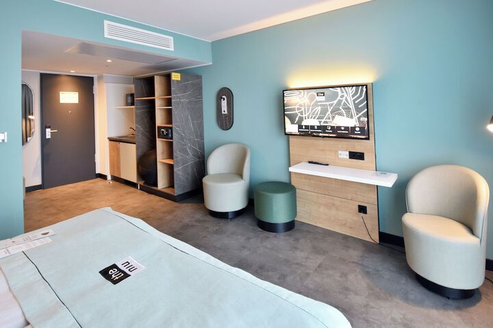 Room 13 of 40