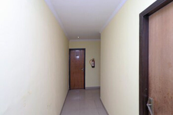 Ballroom/Hall 8 of 23