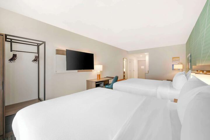 1 King Bed Suite (2 of 10)
