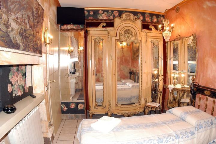 Room 3 of 86