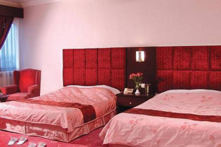 Room 4 of 6