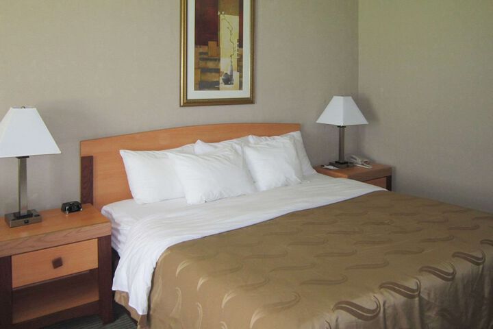 1 King Bed (9 of 23)